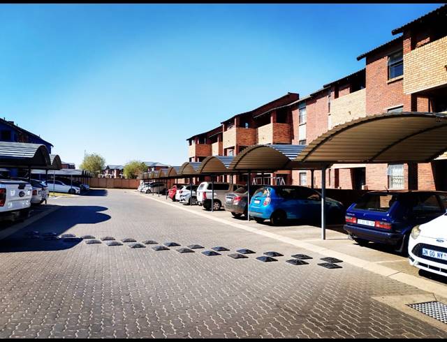 2 BEDROOM TOWNHOUSE FOR SALE IN KIBLER PARK